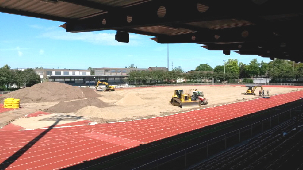 aktuelles 2015.07 SpA Stadion Ratingen, Erneuerung Rasenspielfeld