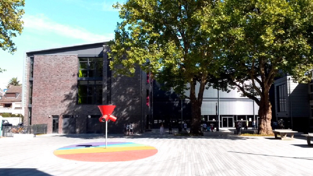 aktuelles 2016 Gesamtschule Metzmacherstrae, Pausenhof 1. BA